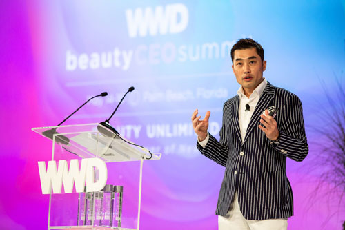 Ngành mĩ phẩm Hàn Quốc đưa cựu kiến trúc sư thành tỉ phú USD