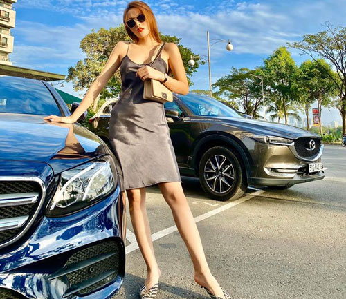 Kỳ Duyên mặc váy ngủ ra đường, fan khen đẹp mong manh "nhìn là muốn che chở"