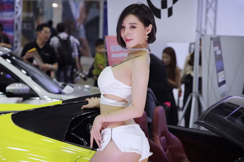 Mỹ nhân người Hàn 'đốt mắt' người nhìn khi khoe dáng bên siêu xe