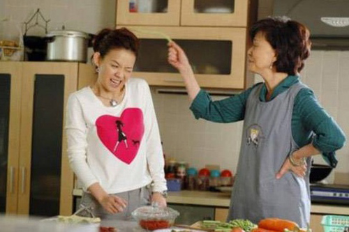 Chiêu độc của nàng dâu khiến mẹ chồng "chạy mất dép"