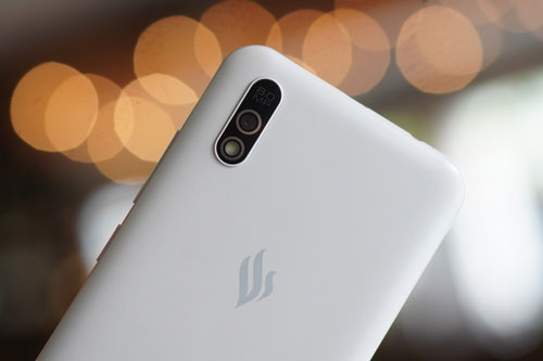 Đánh giá smartphone 1,39 triệu đồng tại Việt Nam