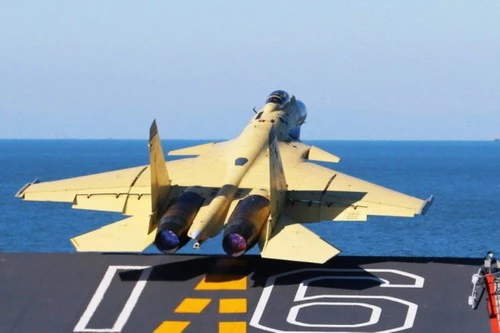 Tiêm kích hạm J-15 Flying Shark của Hải quân Trung Quốc. Ảnh: Avia.pro.