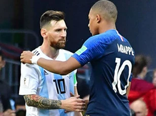 Mbappe phát điên khi đua Chiếc giày Vàng với Messi