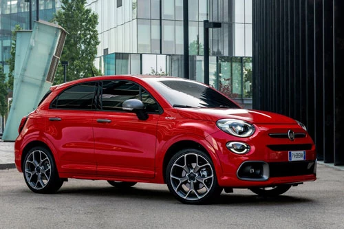 6. Fiat 500X (giá khởi điểm: 24.490 USD).