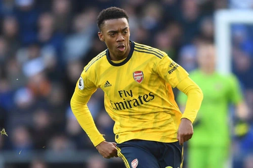 Tiền vệ: Joe Willock.