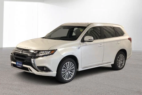 6. Mitsubishi Outlander PHEV 2020.