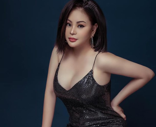 Lê Giang ngày càng chuộng thời trang nóng bỏng “khoe vòng một ngồn ngộn“