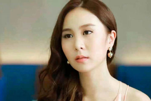 Mẹ chồng "hụt" đến lúc hấp hối mới gọi đứa cháu mình từng bắt “bỏ” về trao toàn bộ tài sản, mẹ đơn thân chỉ đáp nhẹ bẫng mà bà phải khóc nghẹn