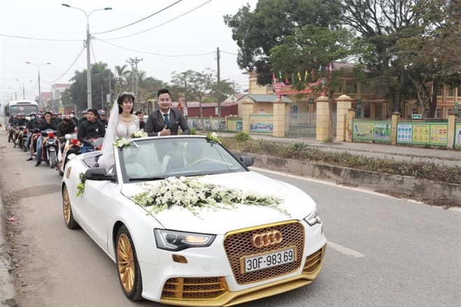 Dàn xe đón dâu cực hoành tráng ở Phú Thọ khiến dân tình trầm trồ: Xe hoa là Audi tiền tỉ, dàn SH theo sau hàng chục chiếc - Ảnh 1.