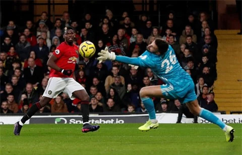 Một tình huống hãm thành của Pogba trong trận gặp Watford