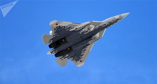 Máy bay chiến đấu Su-57 của Nga cháy rụi sau khi bị rơi - 1