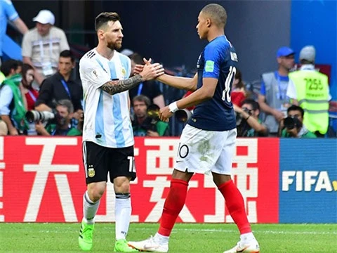 Mbappe luôn nố lực bám đuổi Messi