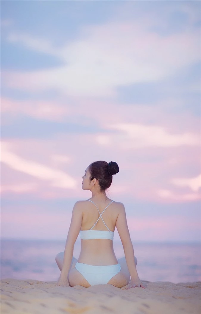 Mẹ đơn thân Dương Cẩm Lynh khoe vẻ sexy bốc lửa với bikini - Ảnh 8.