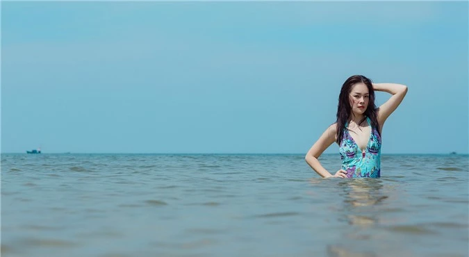 Mẹ đơn thân Dương Cẩm Lynh khoe vẻ sexy bốc lửa với bikini - Ảnh 9.