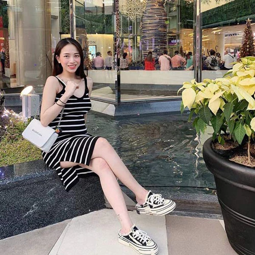 Sau đám cưới hoành tráng vào tháng 9, ái nữ của đại gia Minh Nhựa - Joyce Phạm chia sẻ về tin vui trên Instagram khi mình lên chức mẹ ở tuổi 20.