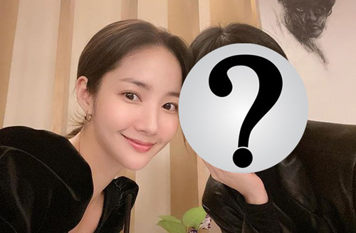 Giữa lúc vướng vào mối lo bị quấy rối tình dục, "tình cũ Lee Min Ho" Park Min Young vẫn thoải mái đi hẹn hò