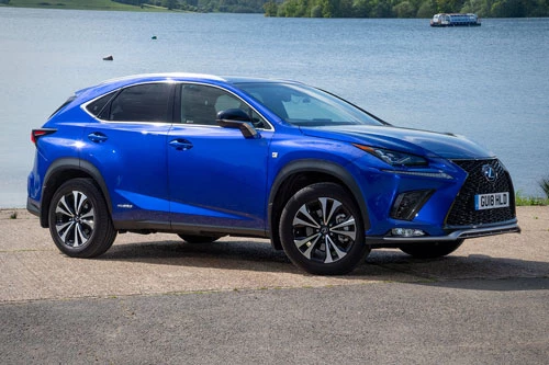 10. Lexus NX 300h 2020.