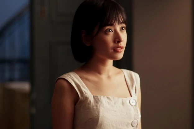 Vai "Em gái Hóc Môn" được Chi Pu thể hiện linh hoạt trong Chị Chị Em Em - Ảnh: Lui studio Vai "Em gái Hóc Môn" được Chi Pu thể hiện linh hoạt trong Chị Chị Em Em - Ảnh: Lui studio