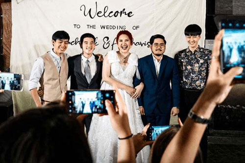 Cô dâu mời ba người yêu cũ dự đám cưới