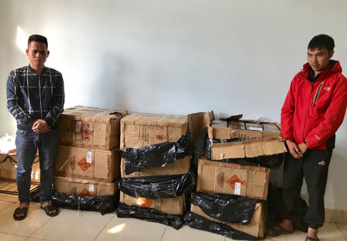 Quảng Bình: Bắt 2 đối tượng dùng ô tô chở hơn 3 tạ pháo