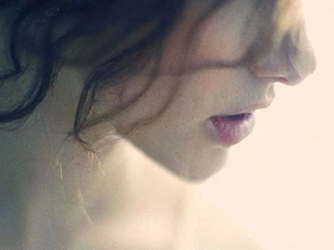 Phát điên vì cô bồ của chồng luôn tỏ ra thánh thiện, nai tơ
