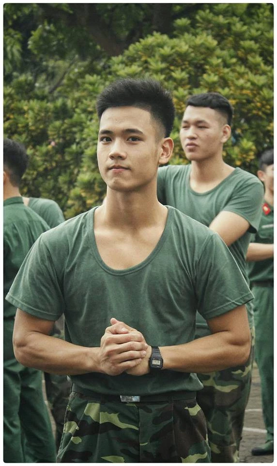 Nguyễn Văn Hà (1999, Phú Thọ), học viên năm 3 Học viện Kỹ thuật Quân sự Hà Nội, khiến CĐM chú ý sau khi được 1 fanpage nổi tiếng đăng tải loạt ảnh "cực phẩm đẹp trai". Nguyễn Văn Hà (1999, Phú Thọ), học viên năm 3 Học viện Kỹ thuật Quân sự Hà Nội, khiến CĐM chú ý sau khi được 1 fanpage nổi tiếng đăng tải loạt ảnh "cực phẩm đẹp trai".