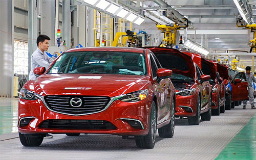 Gánh nặng thuế phí đẩy giấc mơ ô tô xa tầm với