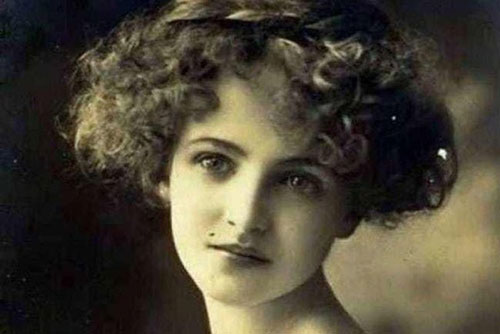 Nàng tiểu thư xinh đẹp bị gia đình biệt giam suốt 25 năm