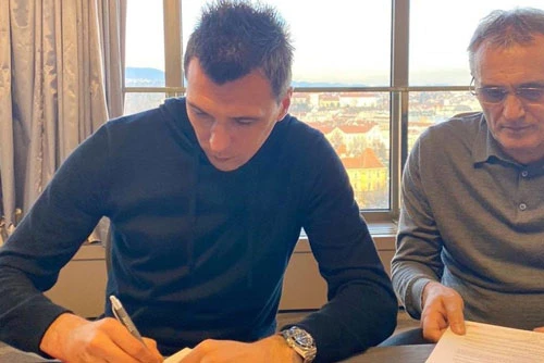 Mandzukic chính thức sang Qatar thi đấu. Mario Mandzukic chính thức kết thúc “mối lương duyên” kéo dài 4 năm rưỡi với Juventus khi đồng ý gia nhập CLB Alat Duhail của Qatar.