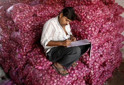 Trộm Ấn Độ thấy tiền không lấy, chỉ cuỗm nửa tấn hành