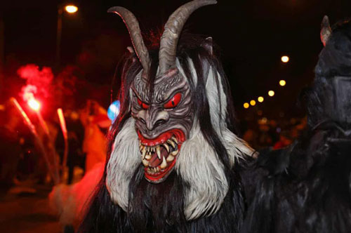 'Quỷ Krampus' lộng hành đường phố tại Áo trước Giáng sinh