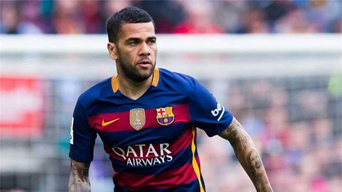 Alves đã cùng Barca giành 23 danh hiệu lớn nhỏ