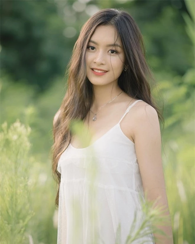 Hot girl Hai Phong: Nguoi la nang tho, nguoi streamer co style noi loan-Hinh-4