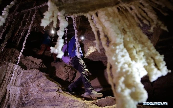 Khám phá hang động muối dài nhất thế giới
