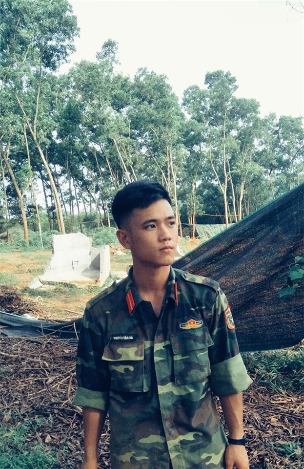 Ngắm hot boy trường quân sự, hội chị em sững sờ đòi... - Hình 6 Ngam hot boy truong quan su, hoi chi em sung so doi...-Hinh-6