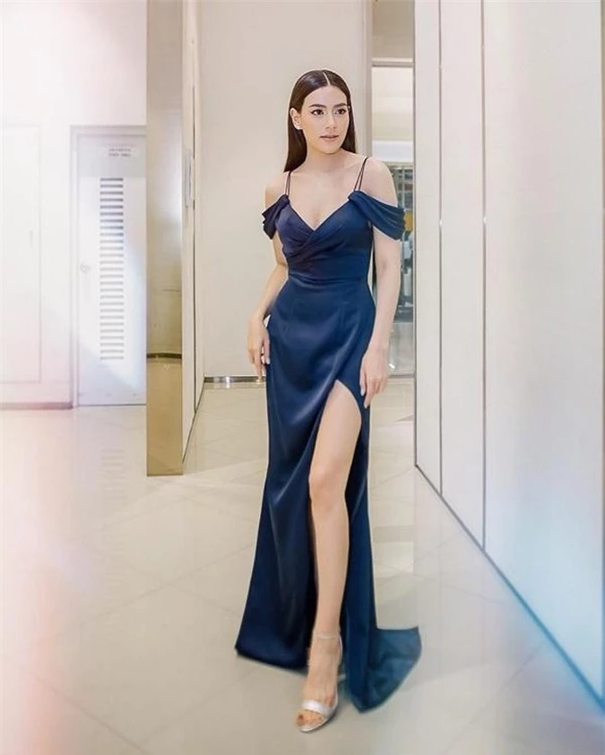 Ngat ngay phong cach thoi trang cuc sang chanh cua “bong hong lai” Kimmy Kimberley-Hinh-4