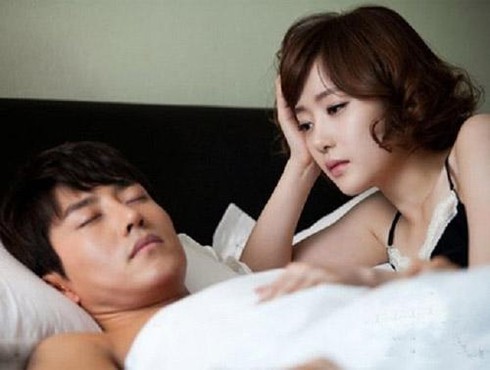 Vợ vừa mất, tôi rơi ngay vào lưới tình của osin