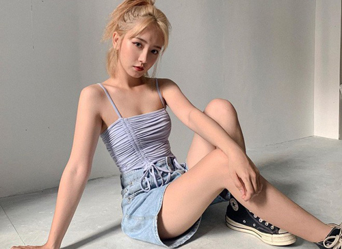 Nữ sinh ĐH Hoa Sen xuất hiện khiến nhiều người nhầm gặp “búp bê sống“