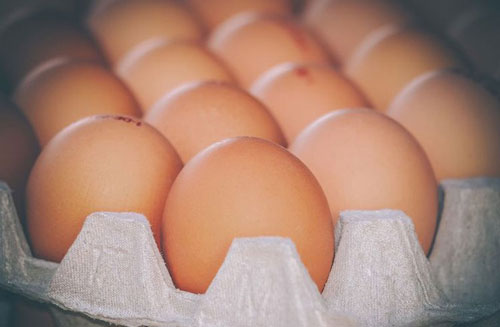 Chết nghẹn vì nhận lời thách đố ăn 50 quả trứng