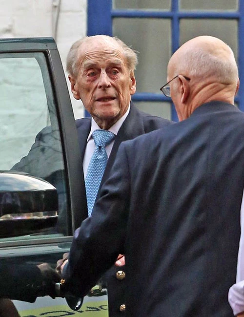 Hoàng thân Philip được nhìn thấy xuất viện hôm 24/12.