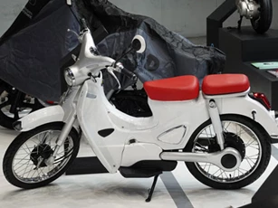 Xe máy điện thiết kế giống Honda Super Cub C125, phạm vi hoạt động 120 km/lần sạc