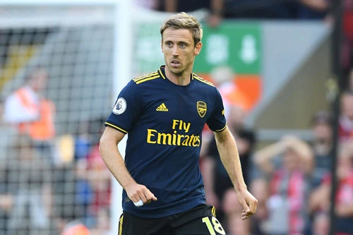 Hậu vệ trái: Nacho Monreal.