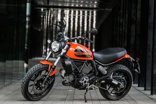 8. Ducati Scrambler Sixty2 Atomic Tangerine.