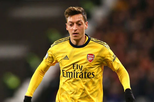 Tiền vệ: Mesut Ozil.