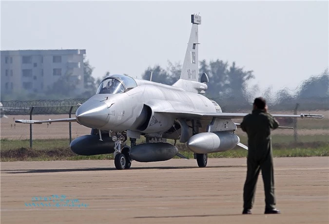 Trung Quoc ban tiem kich JF-17 Thunder cho Myanmar voi gia re khong tuong-Hinh-17
