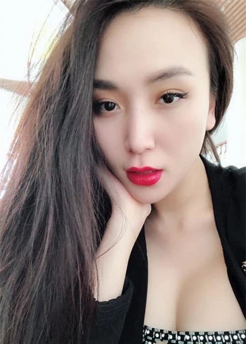 Voc dang goi cam cua nu DJ ket hon voi Khac Viet-Hinh-11