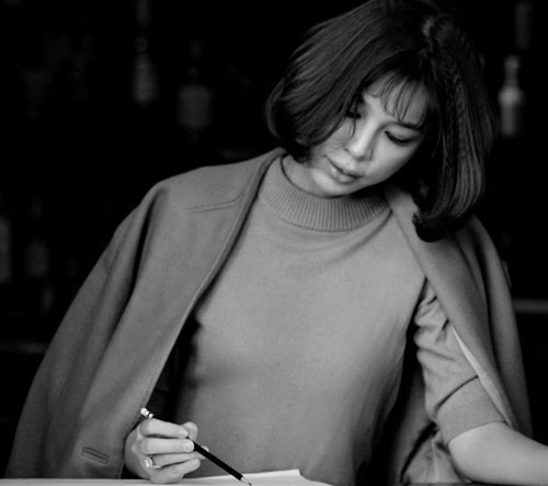 Nhà văn Linh Lê gây bất ngờ khi ra mắt teaser sách đầu tiên tại Việt Nam