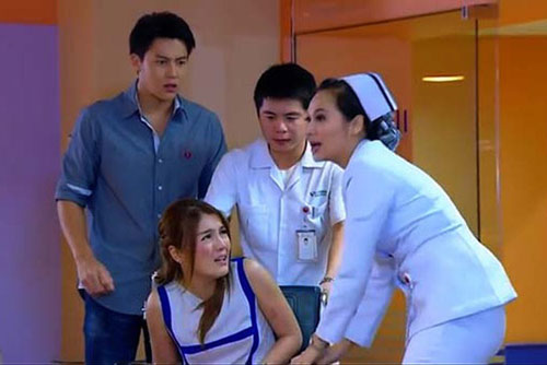 Vợ trở ra từ phòng mổ, chồng hối hả chạy đến tưởng động viên, nào ngờ anh "độp" luôn một câu khiến cả y bác sĩ được phen cười ngặt