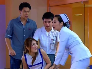 Vợ trở ra từ phòng mổ, chồng hối hả chạy đến tưởng động viên, nào ngờ anh "độp" luôn một câu khiến cả y bác sĩ được phen cười ngặt