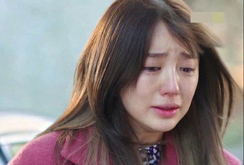 Nghe giọng "méo mó" của chồng qua điện thoại khiến tôi ôm mặt khóc